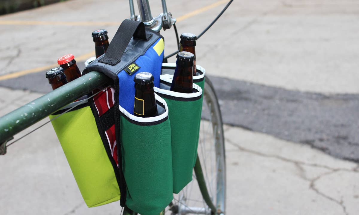 https://defiancegearco.com/cdn/shop/products/green-guru-sixer-6-pack-insulated-beverage-holder-mounts-to-bicycle-37149026058454.jpg?v=1648474212&width=1200